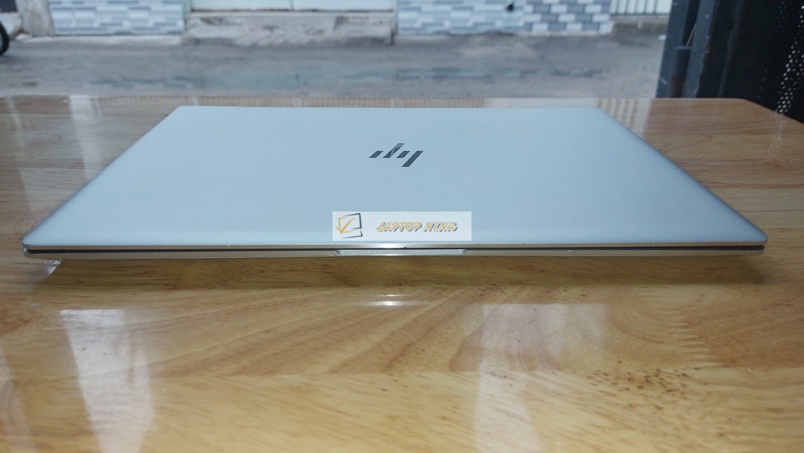 Laptop HP Elitebook 1040 G4 i7 7600 ram 8gb ssd 256 gb 9